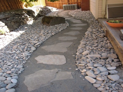 FS-Flagstone Walkway w: Montana Rainbow